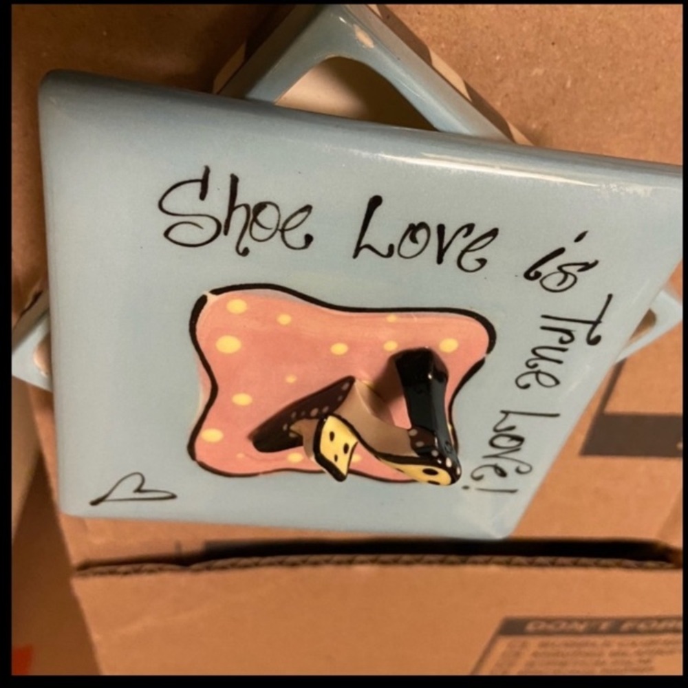 Chic ceramic Striped Accessory Box - Picture 4 of 5